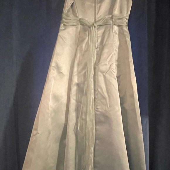 Dress - Picture 2 of 8